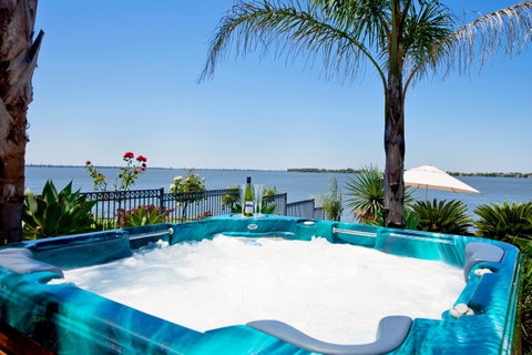 Edgewater Mulwala - Hervey Bay Accommodation 1