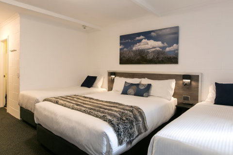 Falls Creek Hotel - Hervey Bay Accommodation 1