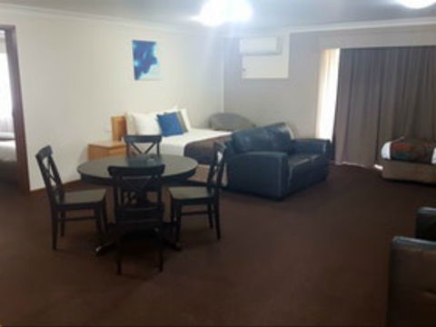 Hilltops Retreat Motor Inn - Hervey Bay Accommodation 0