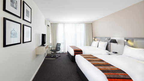 Holiday Inn Warwick Farm - Hervey Bay Accommodation 1