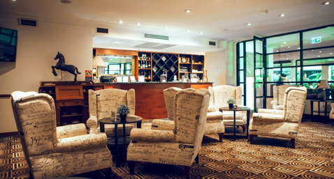 Holiday Inn Warwick Farm - Hervey Bay Accommodation 2