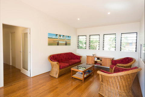 Just Sit: Moruya Heads - Hervey Bay Accommodation 2