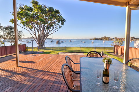 Lakefront Simplicity - Hervey Bay Accommodation 0