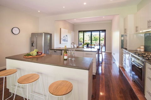 Margaret River Manor - Hervey Bay Accommodation 1