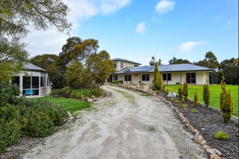 McKinnon's Holiday Home - Hervey Bay Accommodation 0