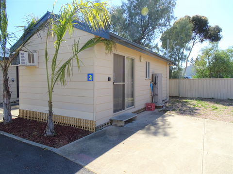 Moonta Bay Cabins - Cabin 2 - Hervey Bay Accommodation 0