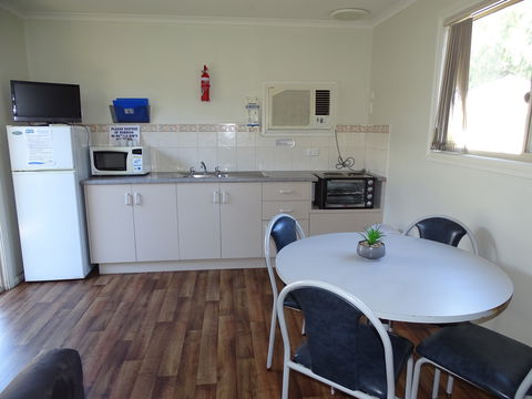 Moonta Bay Cabins - Cabin 2 - Hervey Bay Accommodation 1