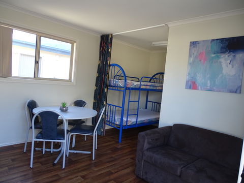 Moonta Bay Cabins - Cabin 2 - Hervey Bay Accommodation 2