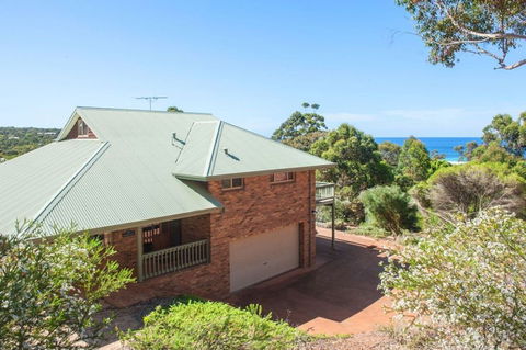 Ocean House - Hervey Bay Accommodation 0