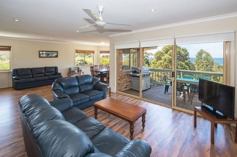 Ocean House - Hervey Bay Accommodation 2