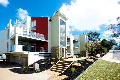 Phillip Island Towers - Hervey Bay Accommodation 1