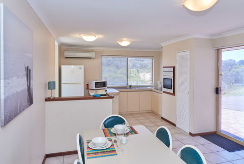 Preston Beach Front Apartment - Hervey Bay Accommodation 1
