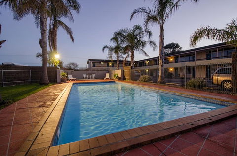 Red Carpet Motel - Hervey Bay Accommodation 1