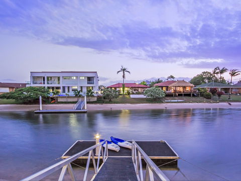 Riviera Waters Broadbeach - Vogue Holiday Homes - Hervey Bay Accommodation 2