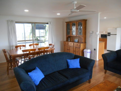 Roshy's Retreat - Hervey Bay Accommodation 2
