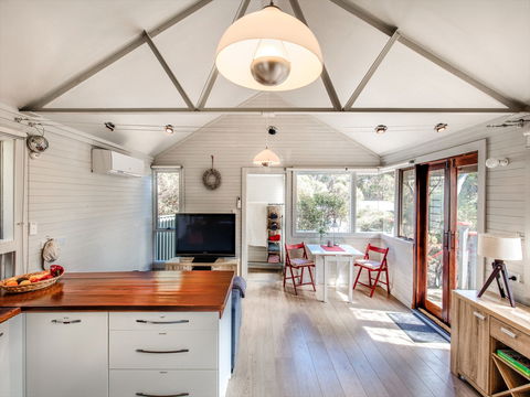 Serenity Cottage - Hervey Bay Accommodation 0
