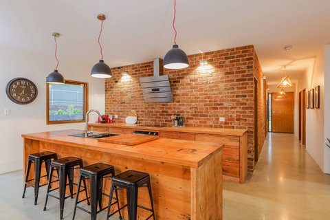 The Oak Nest Luxury Retreat - Hervey Bay Accommodation 0
