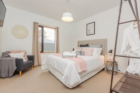 The Oak Nest Luxury Retreat - Hervey Bay Accommodation 1