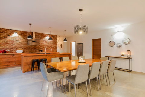 The Oak Nest Luxury Retreat - Hervey Bay Accommodation 2