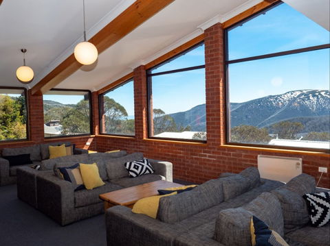 Viking Alpine Lodge - Hervey Bay Accommodation 0