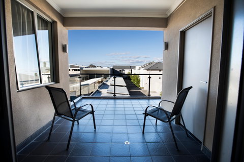 Zappeion Apartments - Hervey Bay Accommodation 2