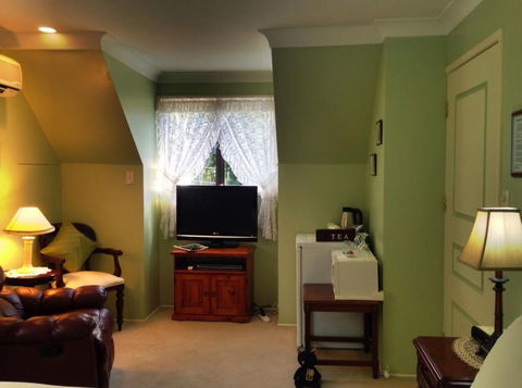 Curtis Falls Mountain Retreat - Hervey Bay Accommodation 5