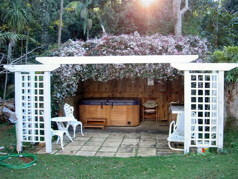 Curtis Falls Mountain Retreat - Hervey Bay Accommodation 2