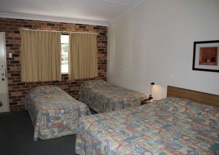 Bay Hotel Motel - Hervey Bay Accommodation 1
