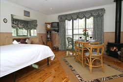 Eagle Hammer Cottages - Hervey Bay Accommodation 2