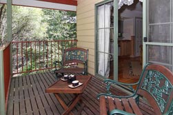 Eagle Hammer Cottages - Hervey Bay Accommodation 3