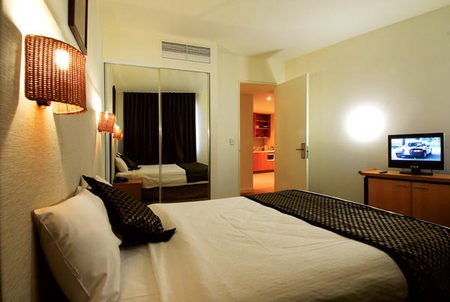 Golden Pebble Hotel - Hervey Bay Accommodation 0