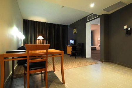 Golden Pebble Hotel - Hervey Bay Accommodation 1