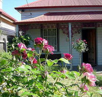 Airleigh - Rose Cottage - Hervey Bay Accommodation