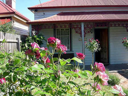 Airleigh - Rose Cottage - Hervey Bay Accommodation 0