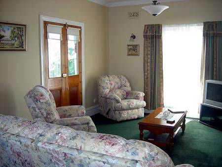 Airleigh - Rose Cottage - Hervey Bay Accommodation 1