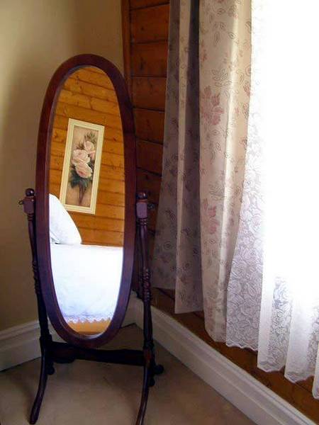Airleigh - Rose Cottage - Hervey Bay Accommodation 3