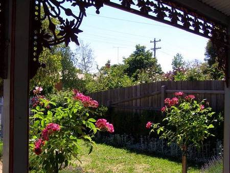 Airleigh - Rose Cottage - Hervey Bay Accommodation 4