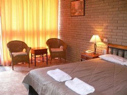 Warrina Motor Inn - Hervey Bay Accommodation 1