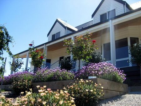 Canadian Lodge - Hervey Bay Accommodation 0