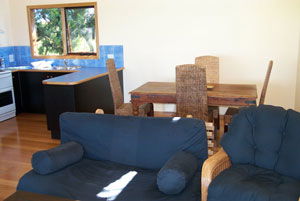 Black Cockatoo Cottages - Hervey Bay Accommodation 3