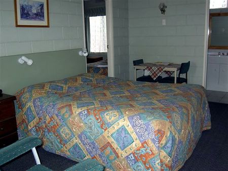Daylesford Central Motor Inn - Tourism Hervey Bay 0