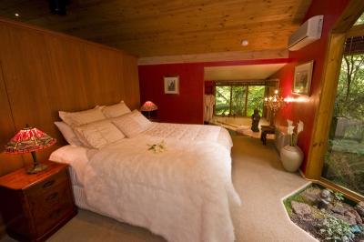 Linden Gardens Rainforest Retreat - Hervey Bay Accommodation 0