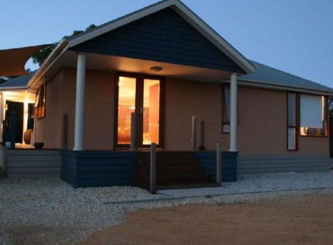 Aurora Cottages - Hervey Bay Accommodation 0