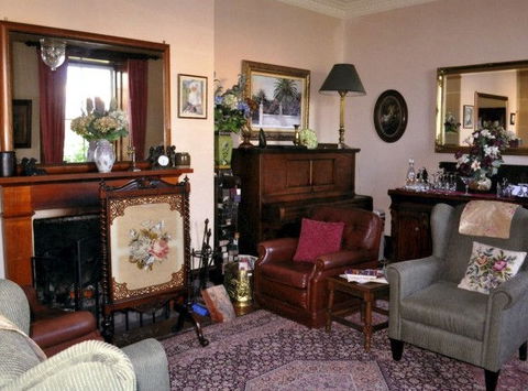 Victoria House Portland - Hervey Bay Accommodation 3