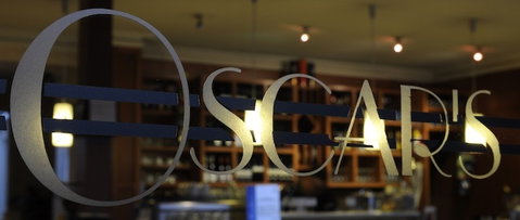 Oscar's Hotel & Cafe Bar - Hervey Bay Accommodation 0