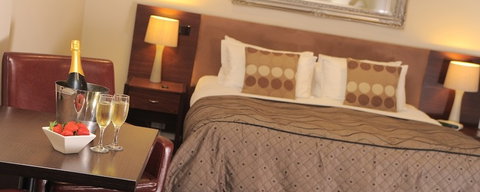 Oscar's Hotel & Cafe Bar - Hervey Bay Accommodation 2