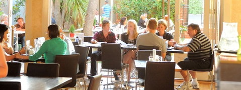 Oscar's Hotel & Cafe Bar - Hervey Bay Accommodation 3