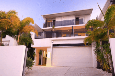 Alex Beach House - Hervey Bay Accommodation