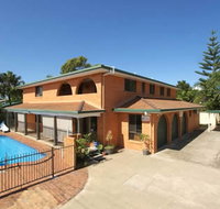 Airlie Court Holiday Apartments - Hervey Bay Accommodation