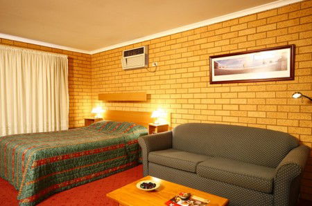 Blue Whale Motor Inn & Apartments - Hervey Bay Accommodation 3